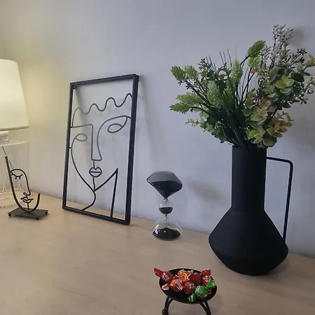 Studiouri Spitalul Fundeni - Terasa Si Parcare Apartmán *