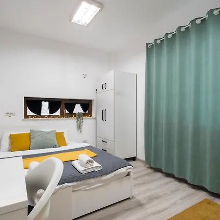 Studiouri Spitalul Fundeni - Terasă și Parcare *