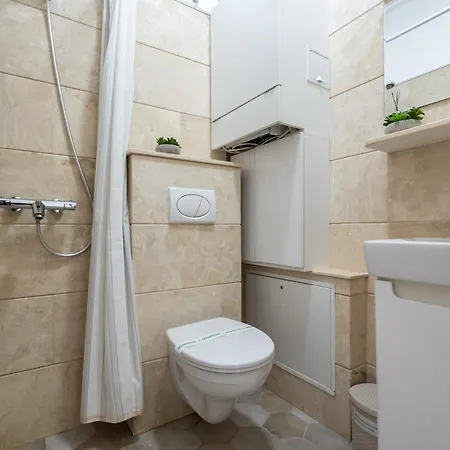 Apartament Studiouri Spitalul Fundeni - Terasă și Parcare