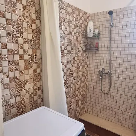 Studiouri Spitalul Fundeni - Terasă și Parcare